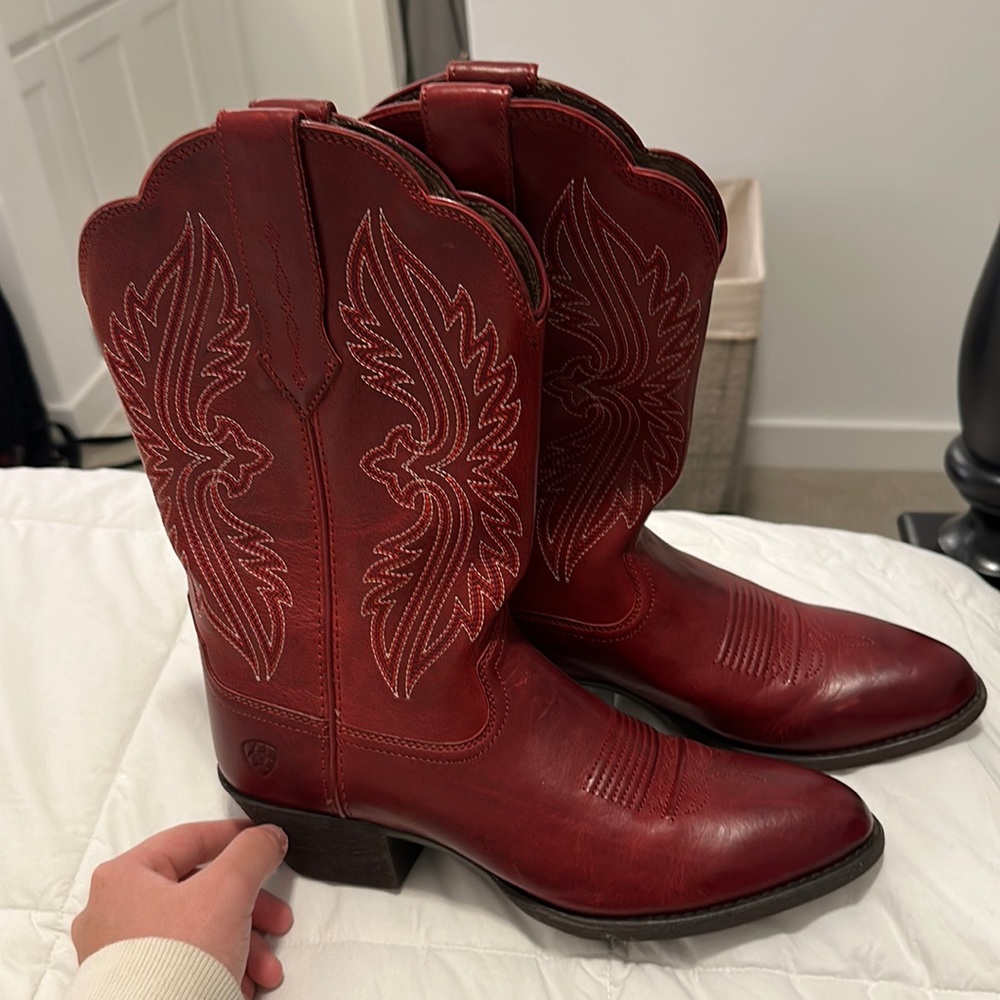 Brand new never worn red women’s ariat boots